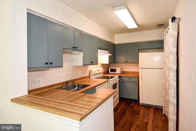 Building Photo - 3152 Covewood Ct