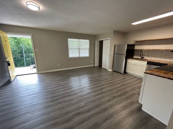 Building Photo - Updated 1bd/1ba in S. Knox