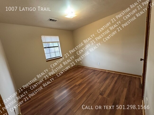 Building Photo - 1007 Latigo Trail