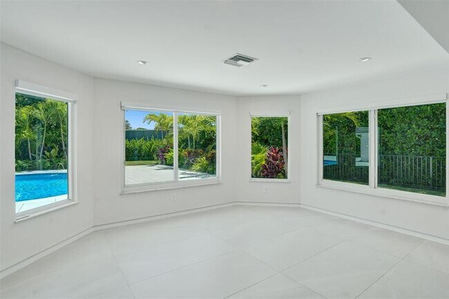 Building Photo - 2800 Banyan Blvd Cir NW