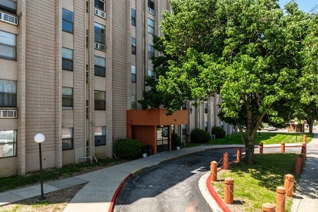Building Photo - Riverview Apartments