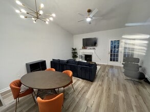 Building Photo - 77 Forest Oaks Dr