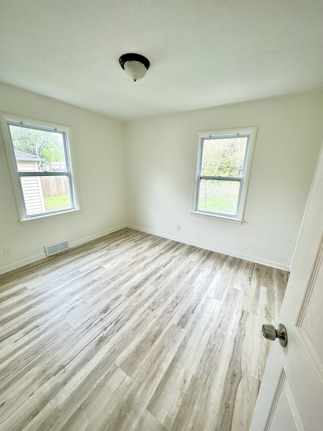 Building Photo - 4022 N 42nd St