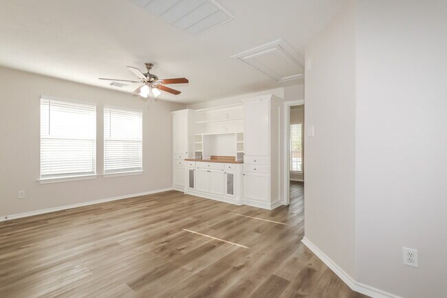 Building Photo - 2439 Ligustrum Flower Dr