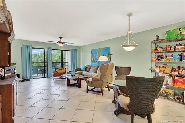Building Photo - 1811 SW Palm City Rd