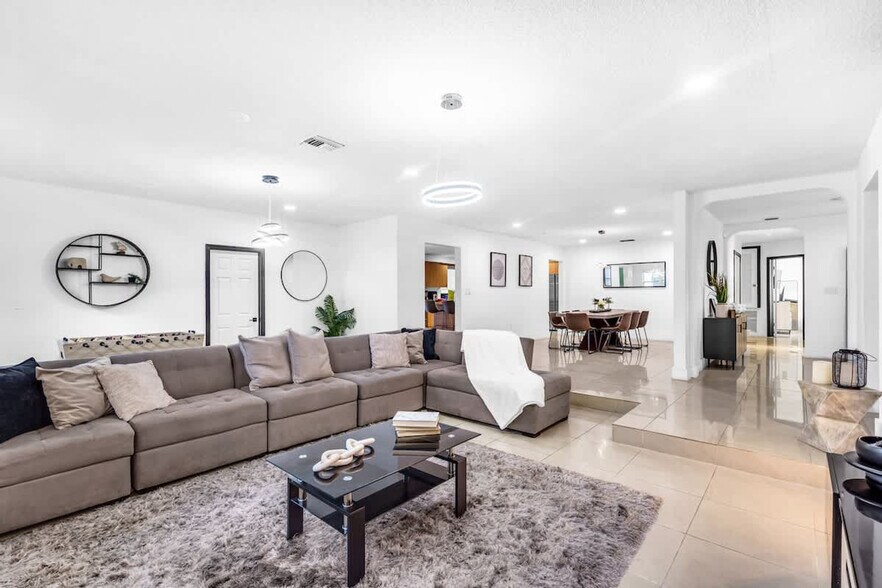 Building Photo - 18725 NE 18th Ave