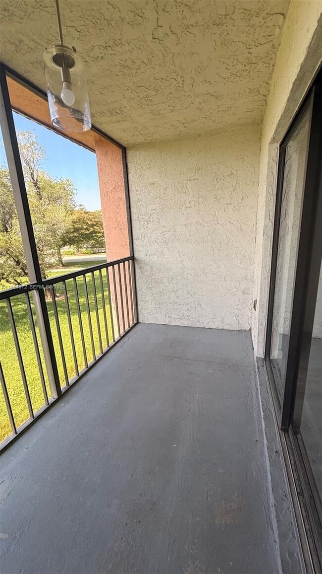 Building Photo - 231 Lakeview Dr