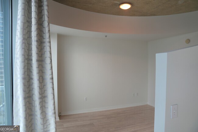 Building Photo - 3324 Peachtree Rd NE