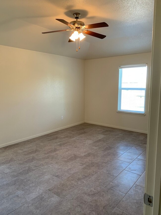 Building Photo - 4 Bdrm 2.25 Bath in Copperas Cove