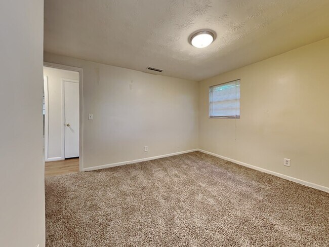 Building Photo - WESTSIDE HOME