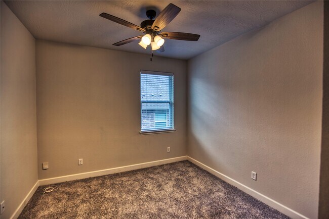 Building Photo - 912 Farm Path