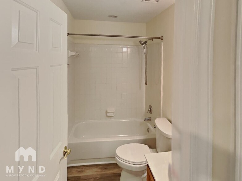 Building Photo - 10002 Gardendale Ct