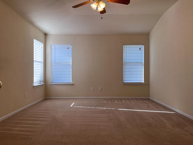 Building Photo - Available NOW!!!! Beautiful 1 story, 4 bedroom, 2 bath, 2 car garage home with a privacy fenced y...