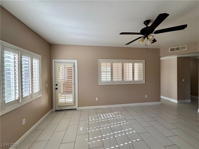 Building Photo - 1050 E Cactus Ave