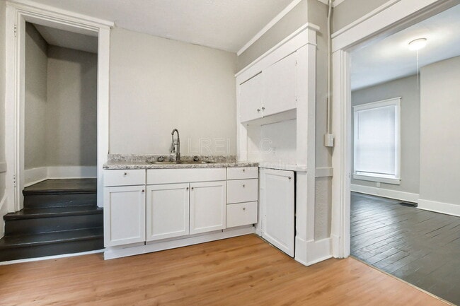 Building Photo - 844 S 33rd St