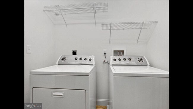 Building Photo - $1,900 townhome for rent Swatara township ...