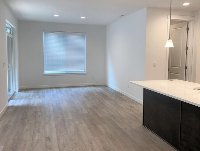 Building Photo - 17705 SW Lockwood Ct