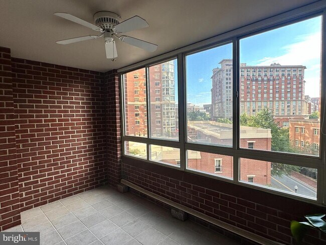 Building Photo - 2181 Jamieson Ave