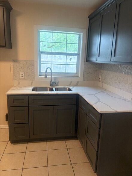 Building Photo - 215 Adkins Dr
