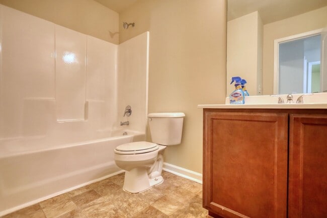 Building Photo - Charming 3BR House in Hampton