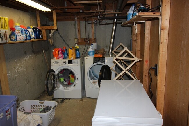 Building Photo - 532 Old Stone Brook