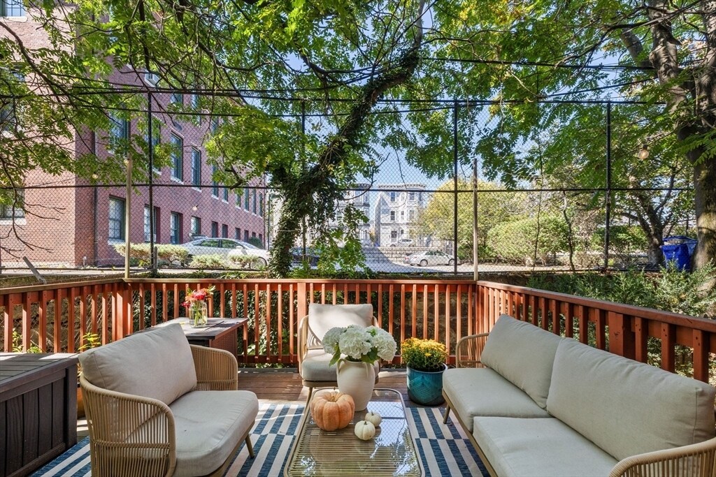 Building Photo - 39 I St