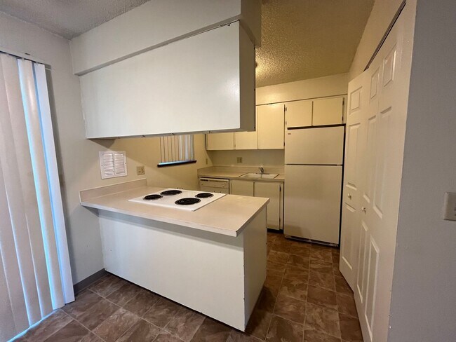 Building Photo - LOVELY DUPLEX HOME IN BEAUTIFUL SANDY, OR!!