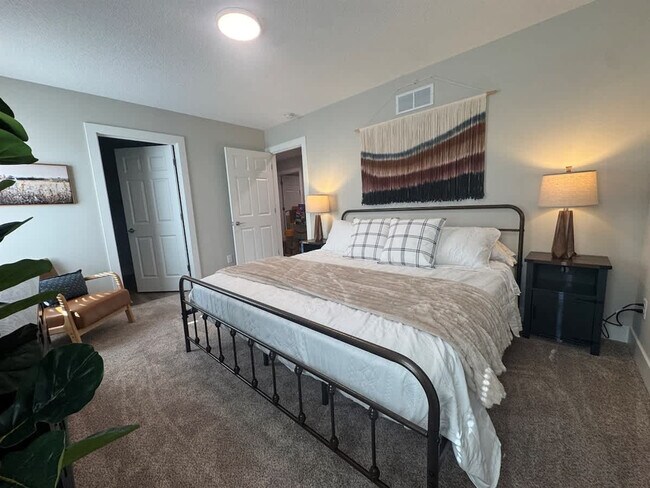 Building Photo - 1249 Kinsmoor Ave