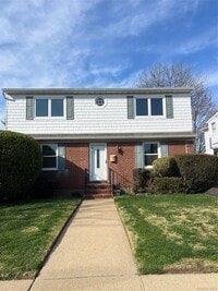 Building Photo - 1016 Oaks Dr