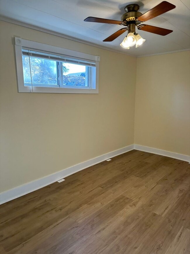 Building Photo - Royal Oak Triplex - Hawthorn