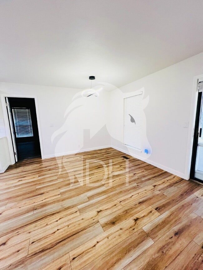 Building Photo - 414 Deer Run