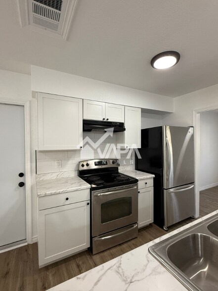 Building Photo - 9711 Flagstaff Dr