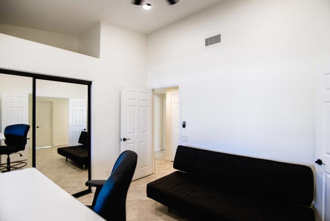 Building Photo - 74830 Waring Ct