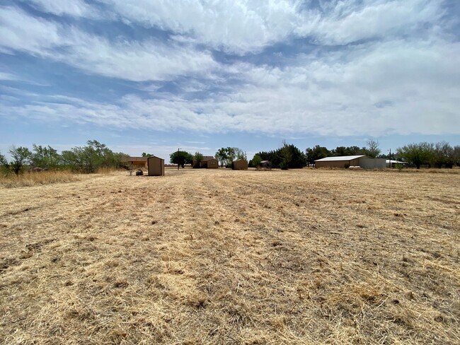 Building Photo - Great 2/1 Home Located in Northwest Lubbock County