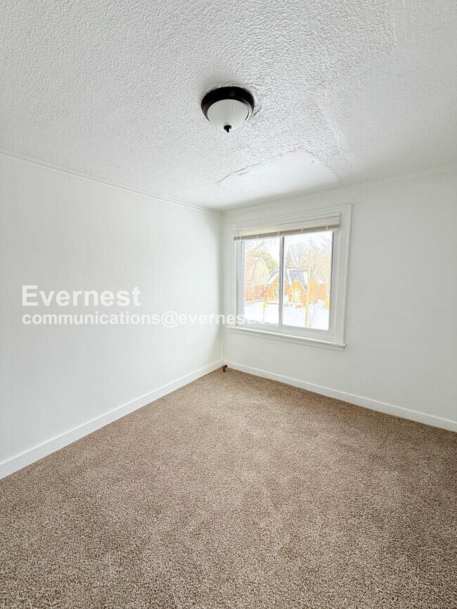 Building Photo - 14393 Strathmoor St