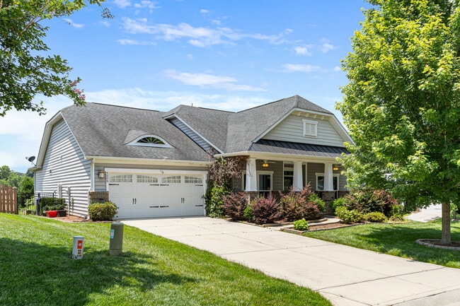 Building Photo - 4006 Fall Oak Terrace