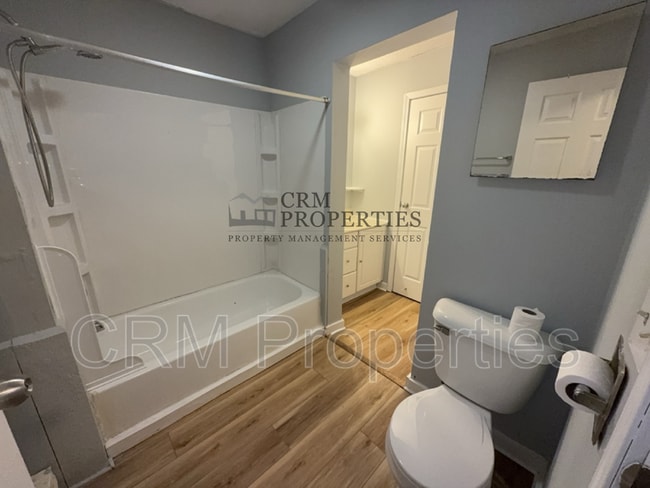 Building Photo - 1528 E Gimber St