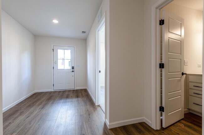 Building Photo - 157 Yorktown Ct
