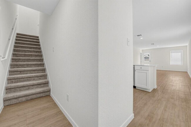 Building Photo - 511 Jones Bch Ln