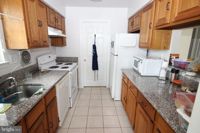 Building Photo - 614A Palmer Ln
