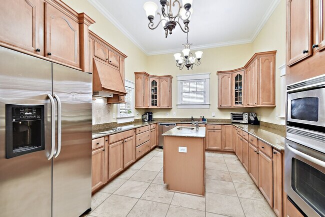 Building Photo - 509 S Willow Ave