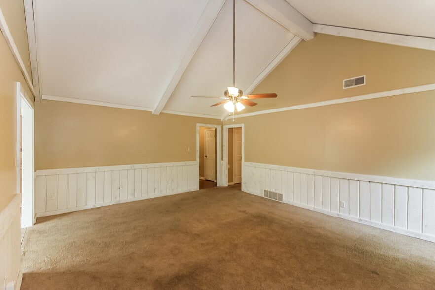 Building Photo - 6708 Henredon Dr