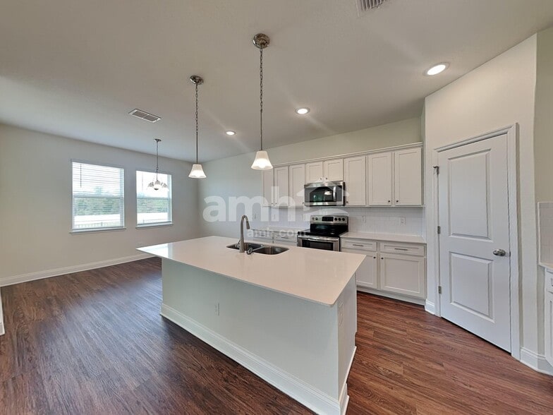 Building Photo - 6086 Little Blf Cir