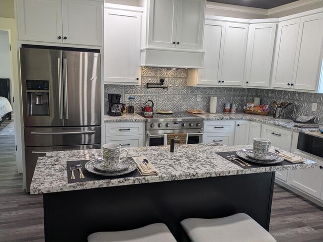 Building Photo - 823 Meridian Rd