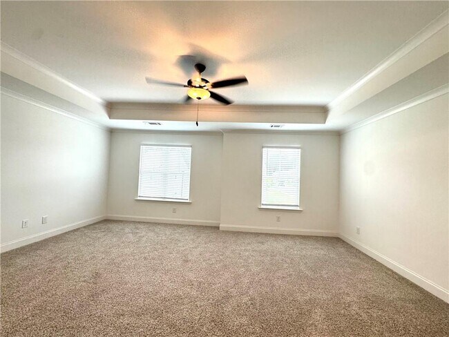 Building Photo - 2955 Vinca Dr