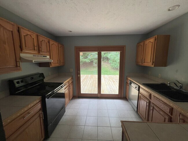 Building Photo - 4262 Eagle Crest Dr