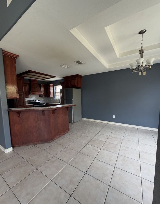 Building Photo - 1808 N Yellow Brick Rd
