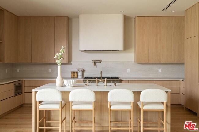 Building Photo - 11748 La Maida St