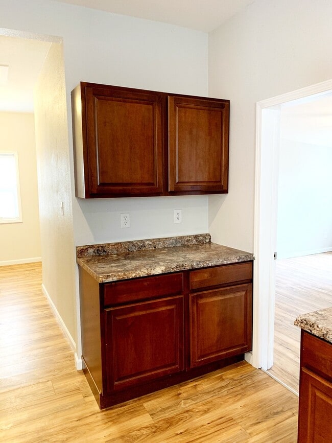 Building Photo - 321 Monroe St