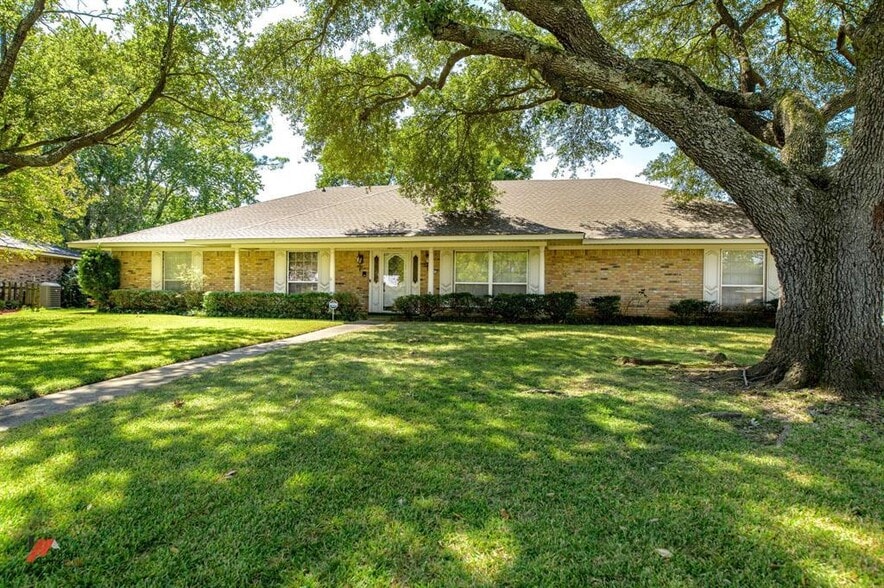 Primary Photo - 2308 Wesley Cir